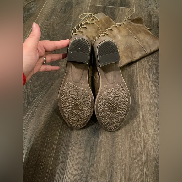 Boots - Picture 3 of 3